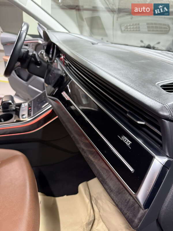 Внедорожник / Кроссовер Audi Q8 2018 в Киеве