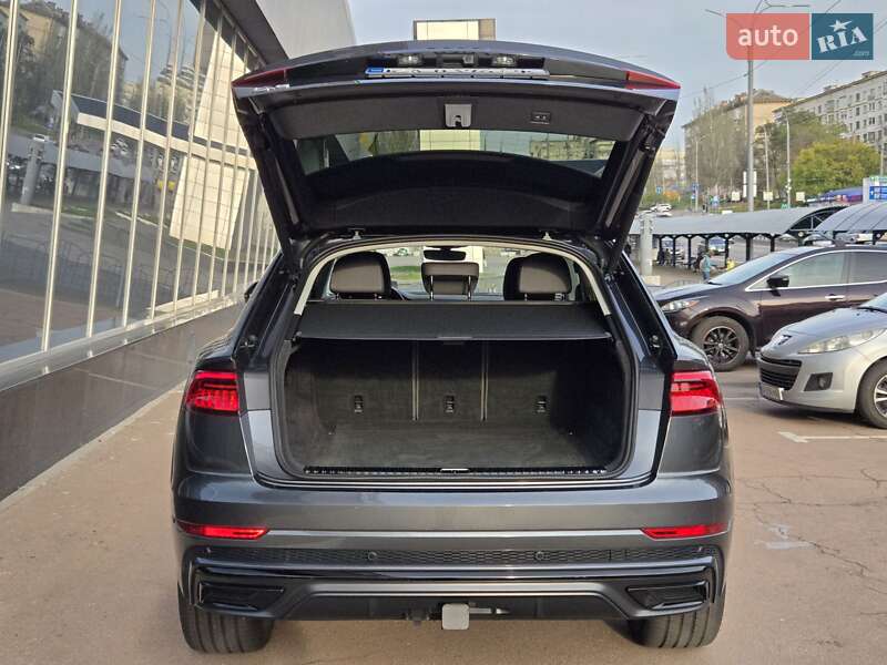 Внедорожник / Кроссовер Audi Q8 2020 в Киеве