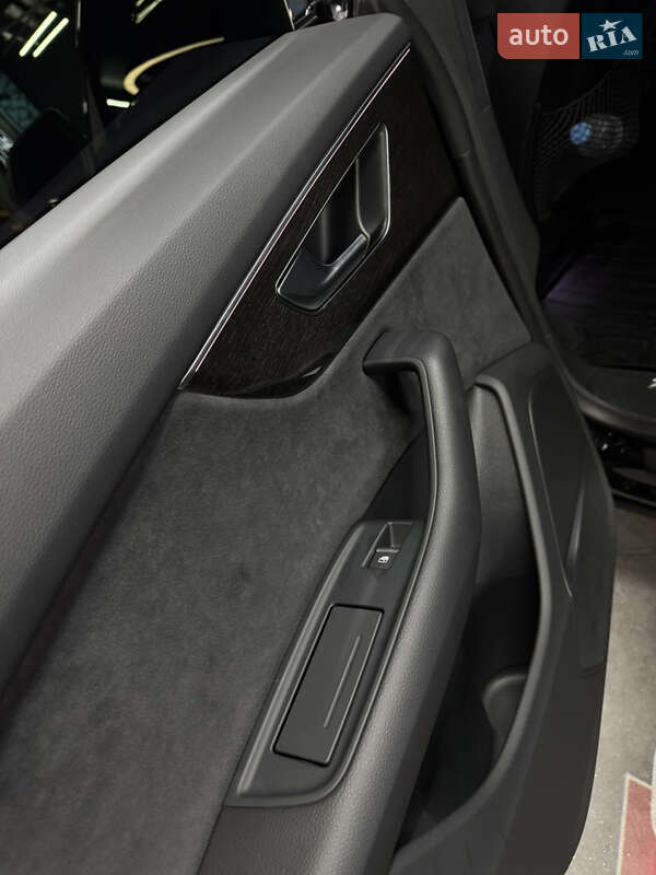 Позашляховик / Кросовер Audi Q8 2024 в Києві