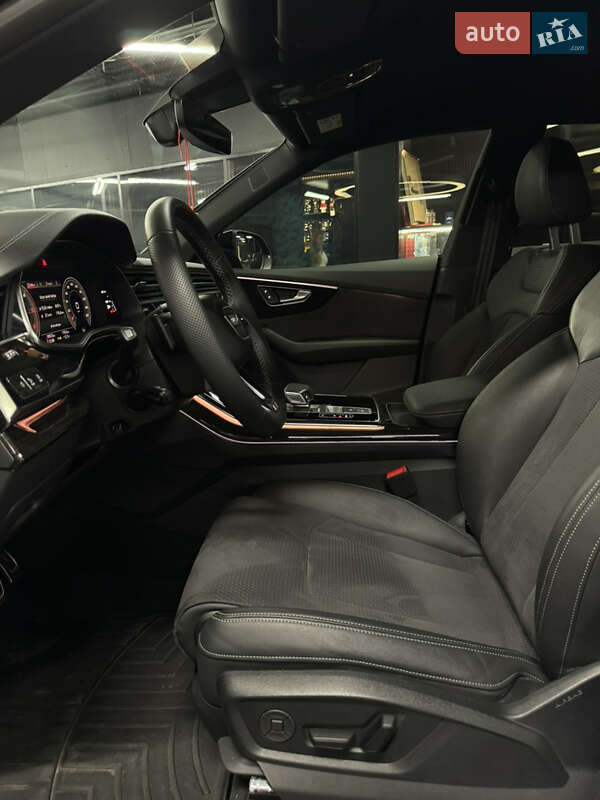 Позашляховик / Кросовер Audi Q8 2024 в Києві