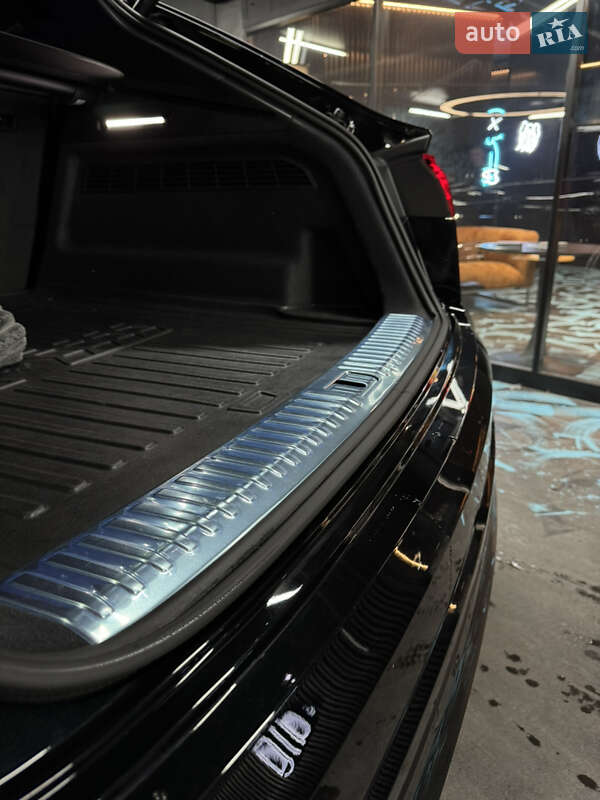 Позашляховик / Кросовер Audi Q8 2024 в Києві