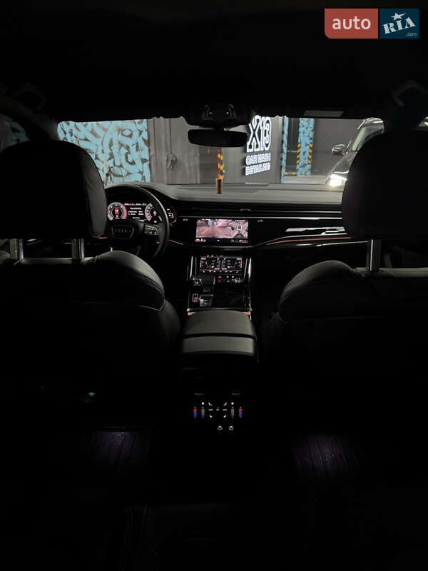 Позашляховик / Кросовер Audi Q8 2024 в Києві