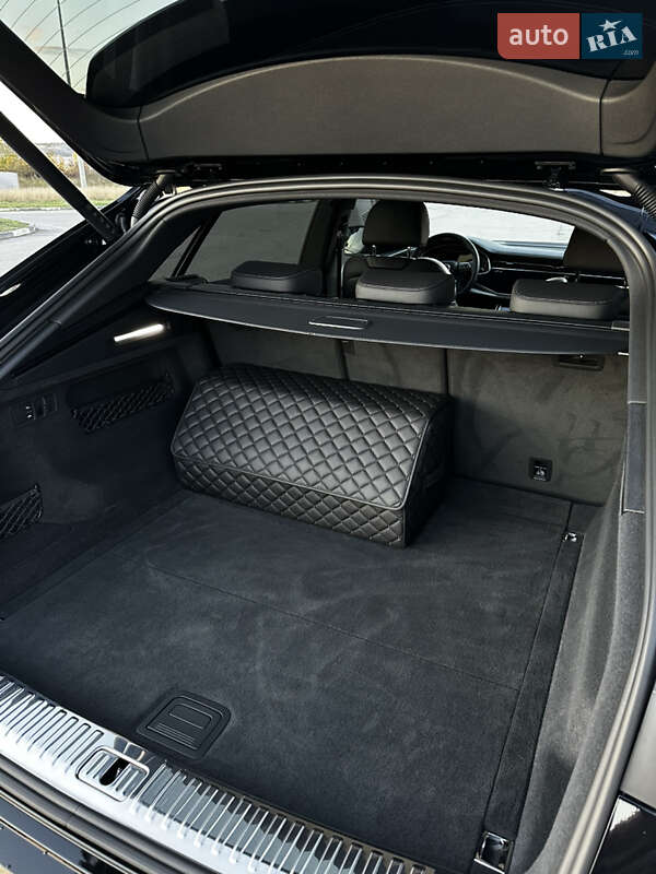 Внедорожник / Кроссовер Audi Q8 2022 в Киеве