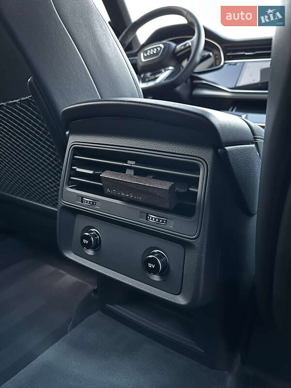 Внедорожник / Кроссовер Audi Q8 2022 в Киеве