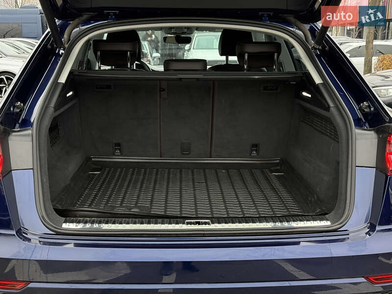 Позашляховик / Кросовер Audi Q8 2019 в Києві