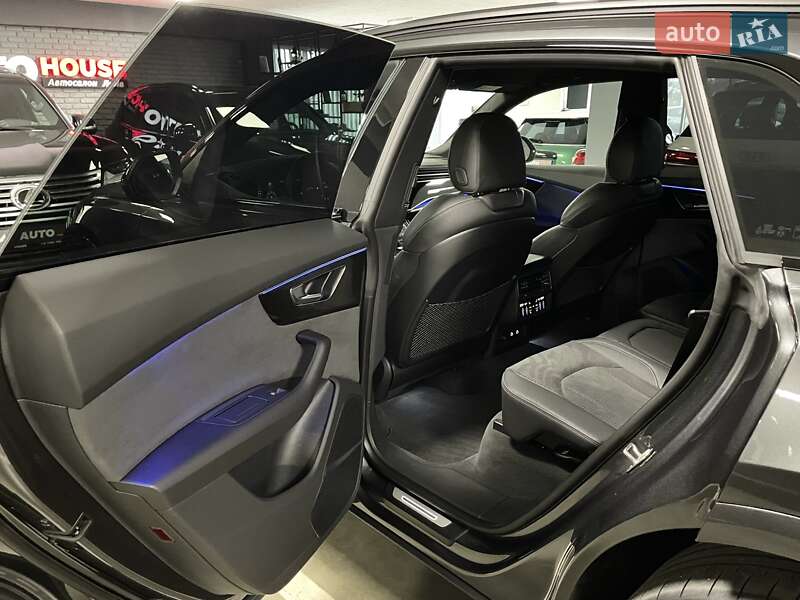 Позашляховик / Кросовер Audi Q8 2024 в Львові