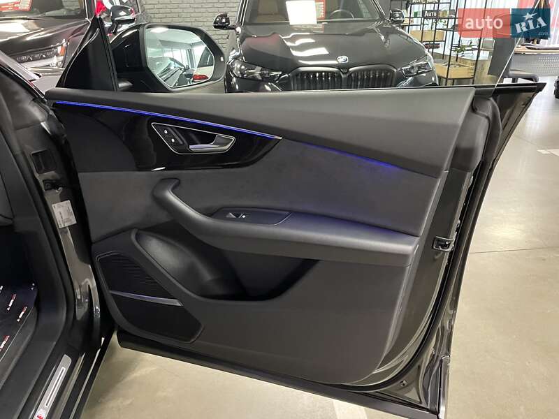 Позашляховик / Кросовер Audi Q8 2024 в Львові