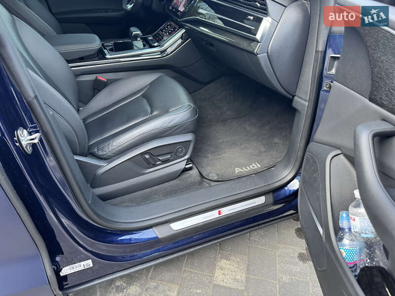 Внедорожник / Кроссовер Audi Q8 2019 в Ужгороде