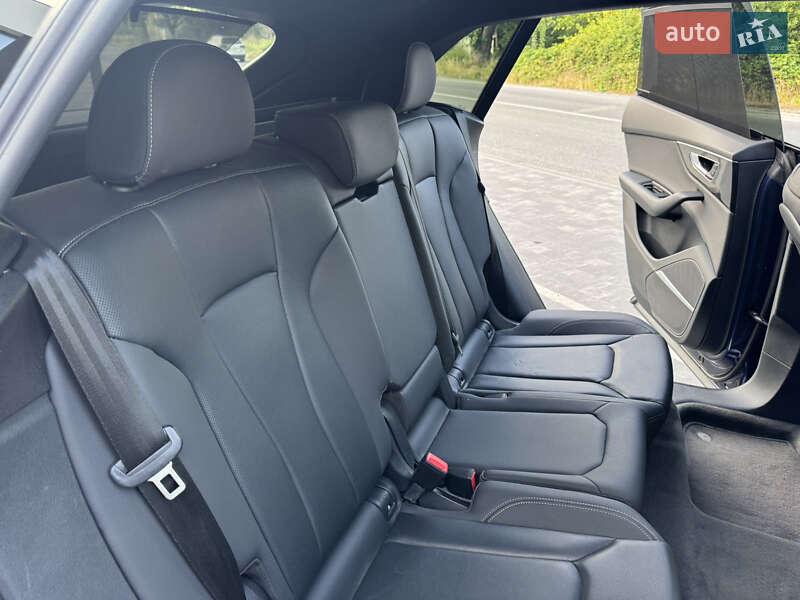 Внедорожник / Кроссовер Audi Q8 2019 в Ужгороде