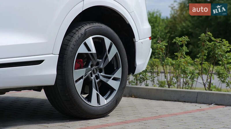 Позашляховик / Кросовер Audi Q8 2019 в Києві