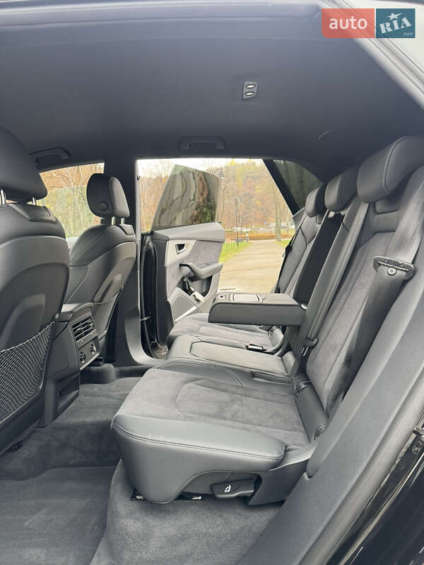 Позашляховик / Кросовер Audi Q8 2025 в Києві