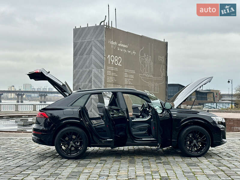 Позашляховик / Кросовер Audi Q8 2025 в Києві