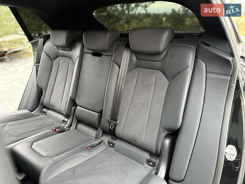 Позашляховик / Кросовер Audi Q8 2023 в Львові