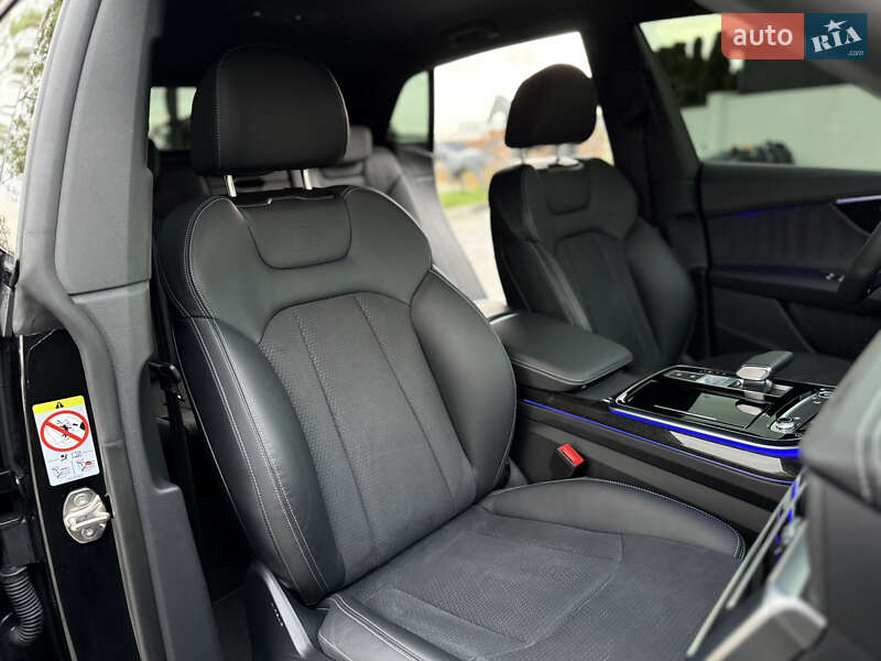 Позашляховик / Кросовер Audi Q8 2023 в Львові