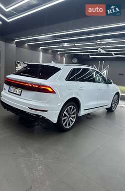 Позашляховик / Кросовер Audi Q8 2024 в Ужгороді