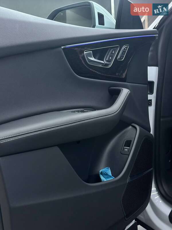 Внедорожник / Кроссовер Audi Q8 2024 в Ужгороде