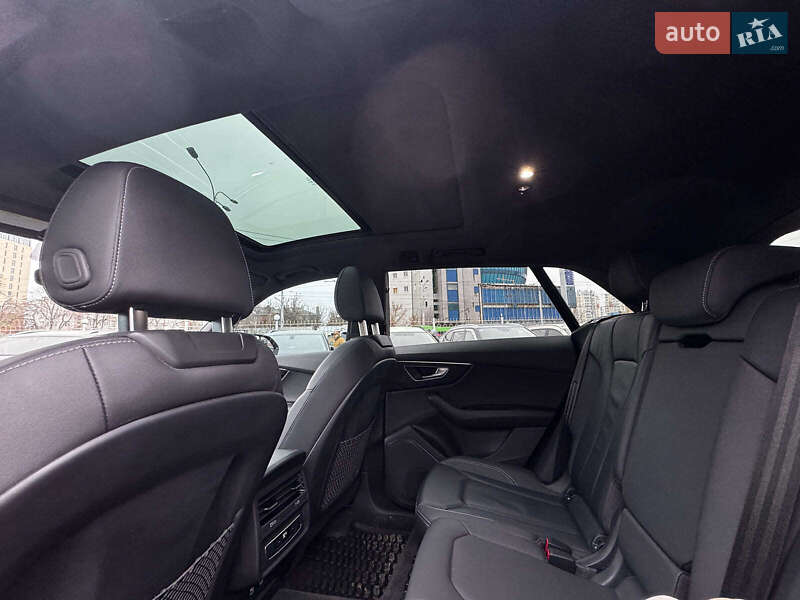 Внедорожник / Кроссовер Audi Q8 2021 в Харькове