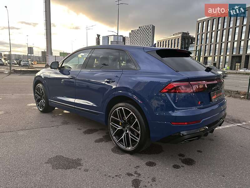 Позашляховик / Кросовер Audi Q8 2024 в Києві