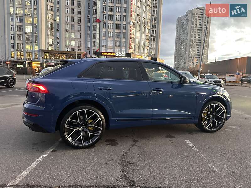 Позашляховик / Кросовер Audi Q8 2024 в Києві