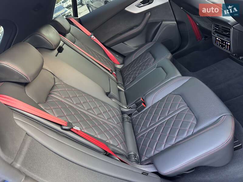 Позашляховик / Кросовер Audi Q8 2024 в Києві