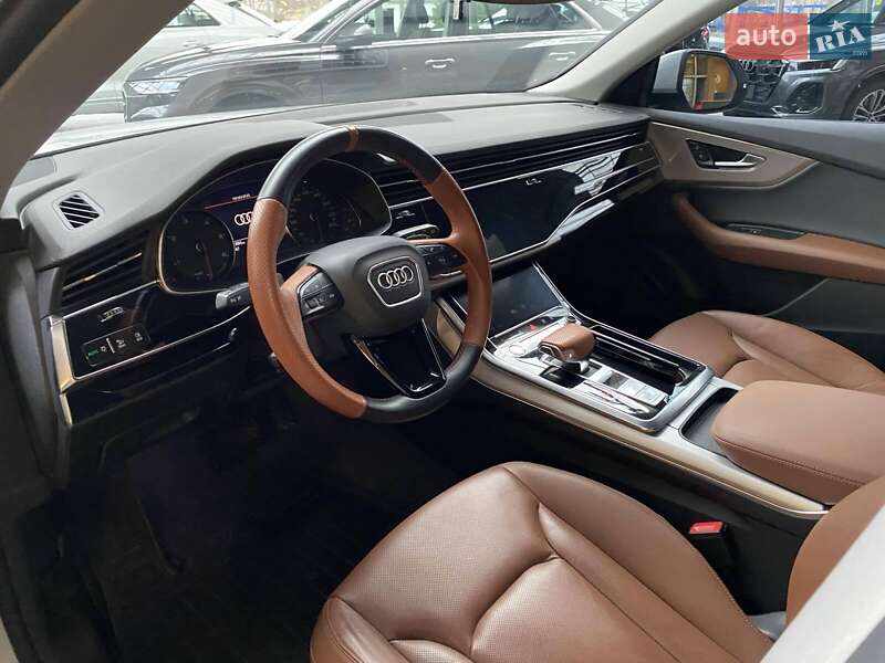 Позашляховик / Кросовер Audi Q8 2018 в Дніпрі