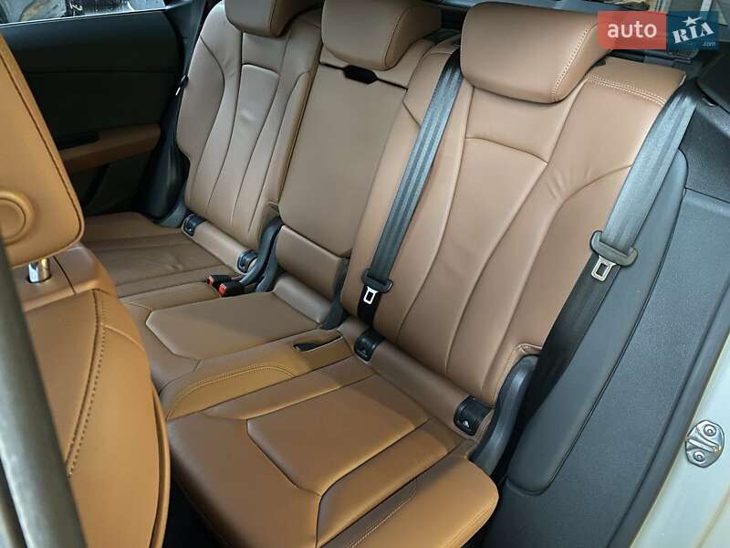 Позашляховик / Кросовер Audi Q8 2018 в Дніпрі