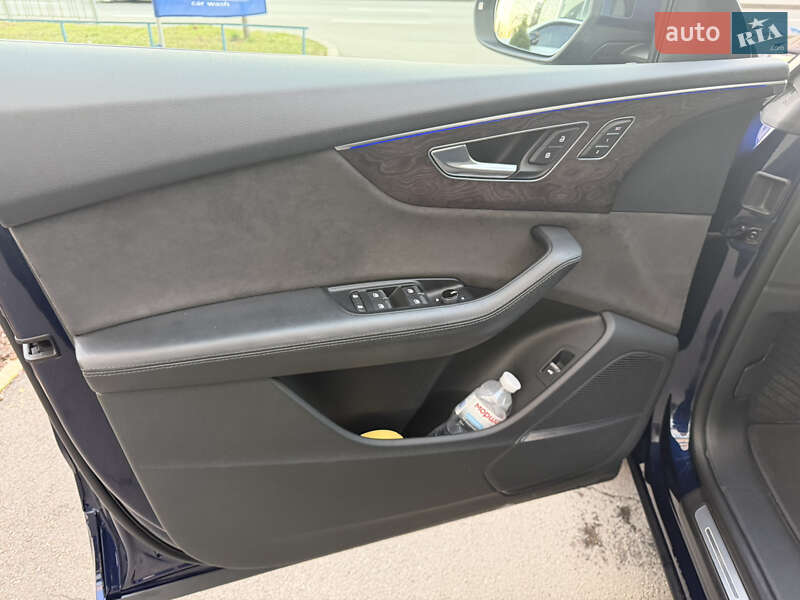 Позашляховик / Кросовер Audi Q8 2018 в Києві