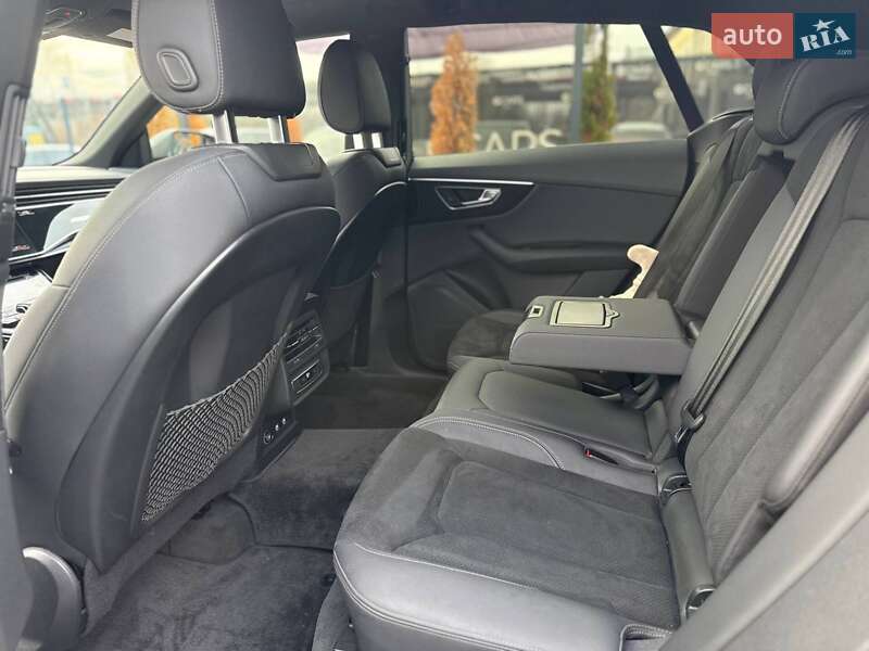 Позашляховик / Кросовер Audi Q8 2018 в Києві фото 32 Позашляховик / Кросовер Audi Q8 2018 в Києві