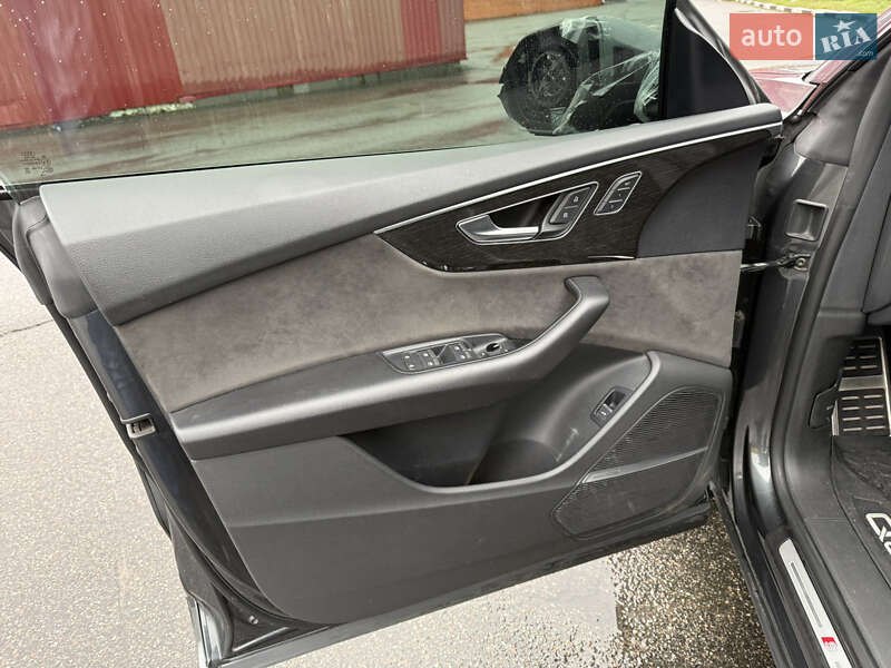 Позашляховик / Кросовер Audi Q8 2021 в Києві