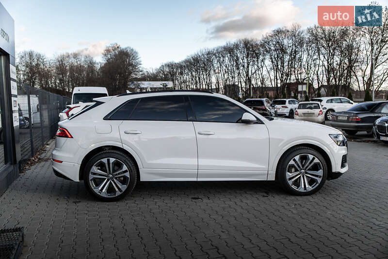 Позашляховик / Кросовер Audi Q8 2018 в Львові