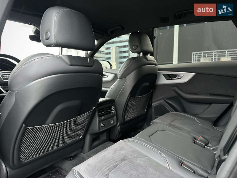 Внедорожник / Кроссовер Audi Q8 2024 в Киеве