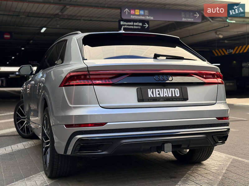 Внедорожник / Кроссовер Audi Q8 2019 в Киеве