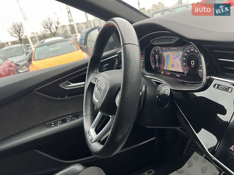 Внедорожник / Кроссовер Audi Q8 2019 в Киеве
