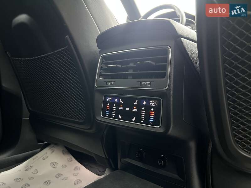 Внедорожник / Кроссовер Audi Q8 2019 в Киеве