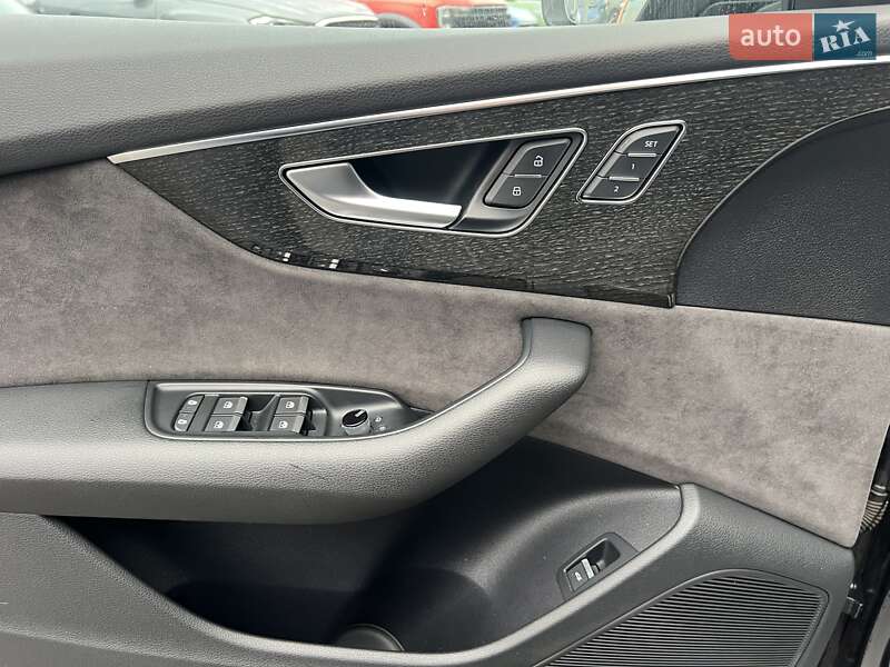 Внедорожник / Кроссовер Audi Q8 2019 в Киеве