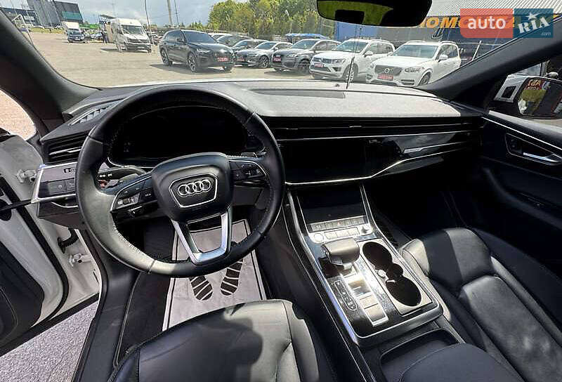 Внедорожник / Кроссовер Audi Q8 2018 в Авангарде