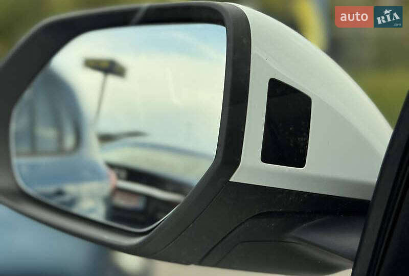 Внедорожник / Кроссовер Audi Q8 2018 в Авангарде