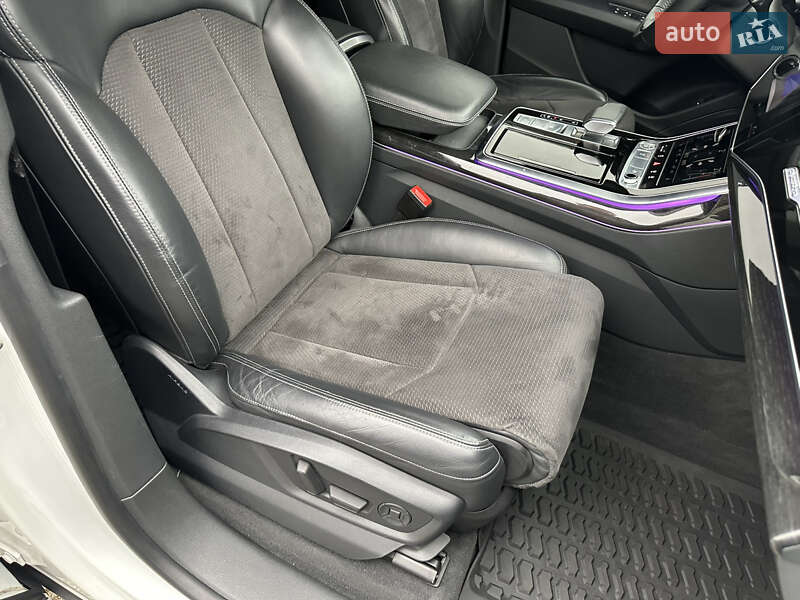 Внедорожник / Кроссовер Audi Q8 2019 в Киеве