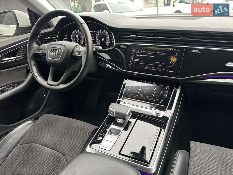 Внедорожник / Кроссовер Audi Q8 2019 в Киеве