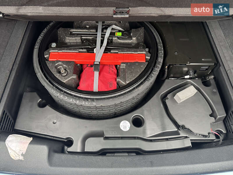 Внедорожник / Кроссовер Audi Q8 2018 в Киеве