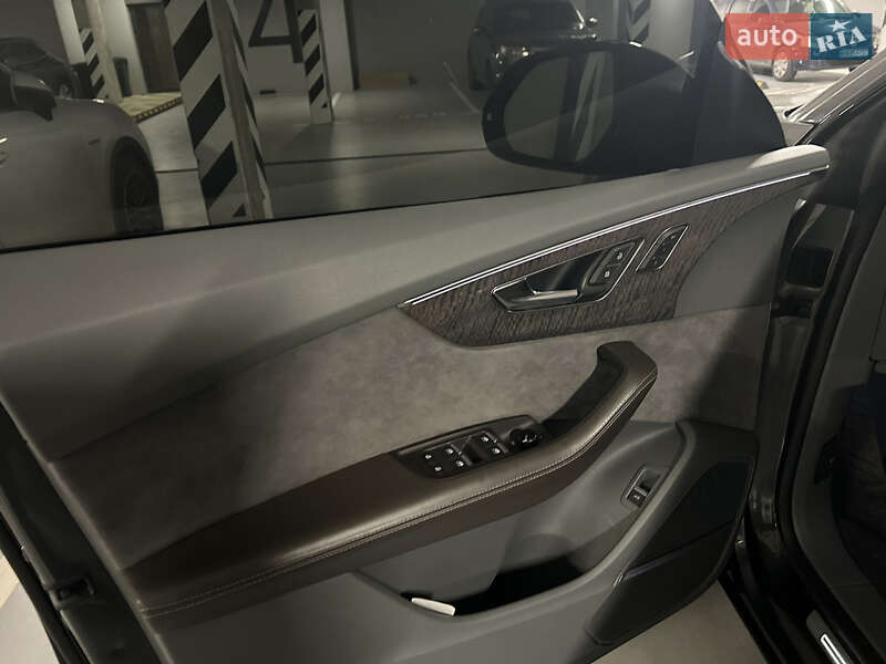 Внедорожник / Кроссовер Audi Q8 2019 в Киеве