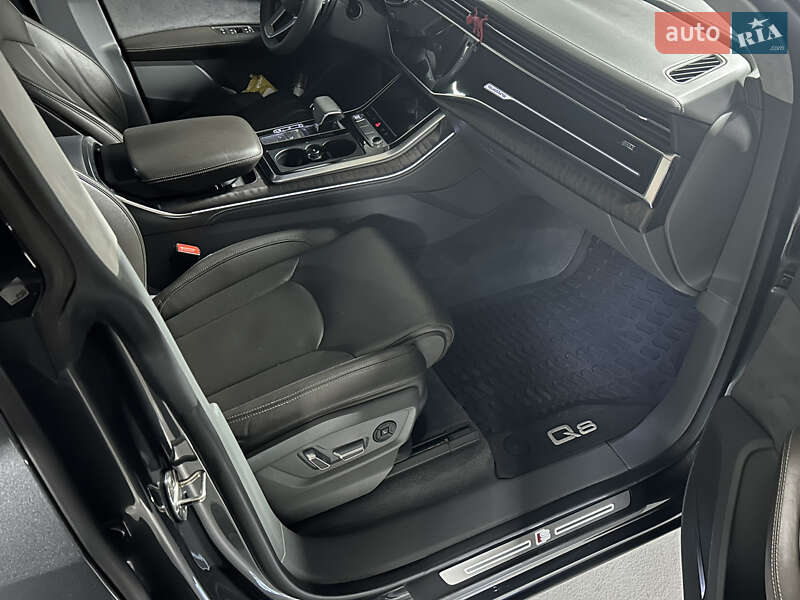Внедорожник / Кроссовер Audi Q8 2019 в Киеве