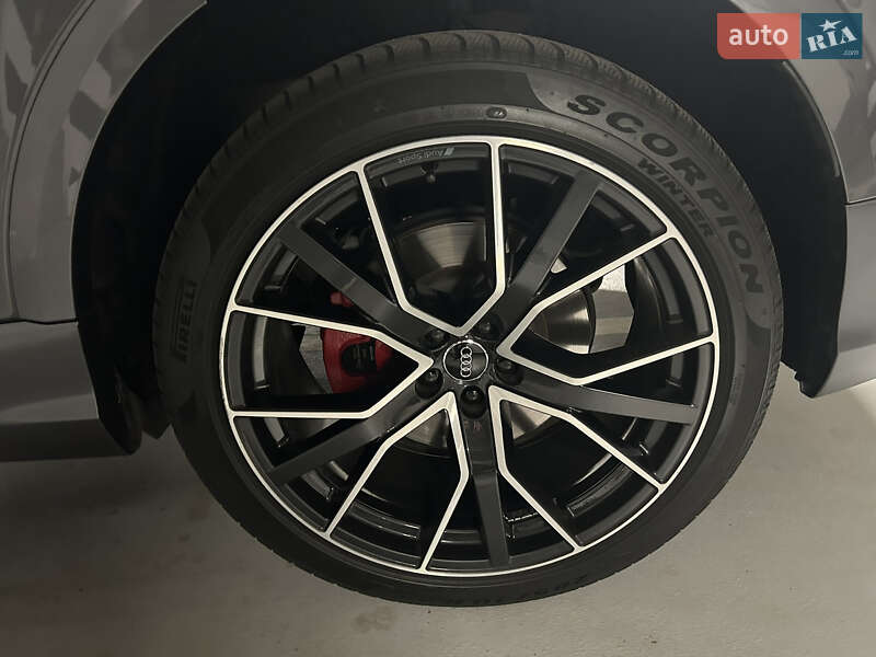 Внедорожник / Кроссовер Audi Q8 2019 в Киеве