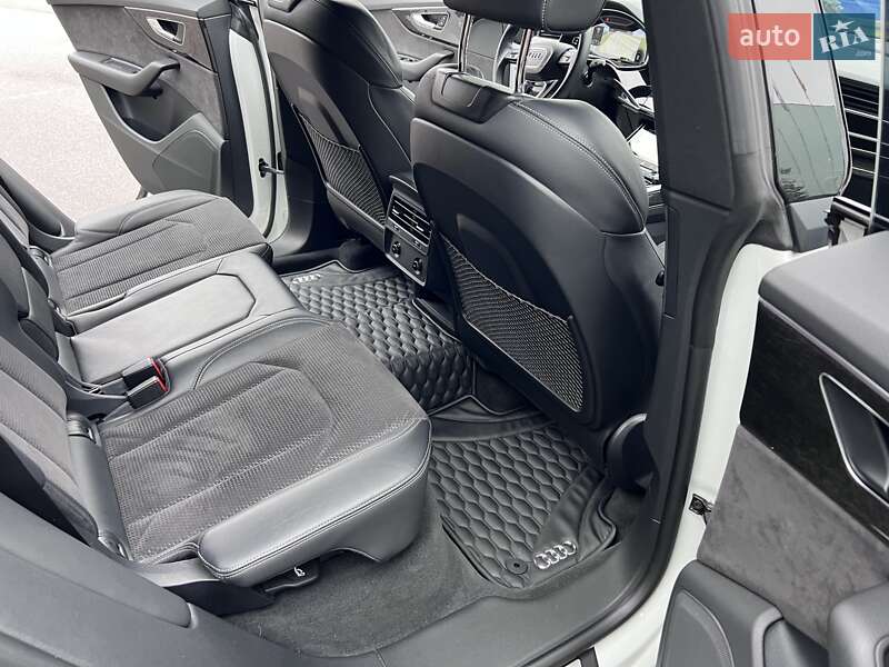 Внедорожник / Кроссовер Audi Q8 2020 в Киеве