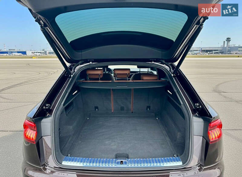 Внедорожник / Кроссовер Audi Q8 2021 в Киеве