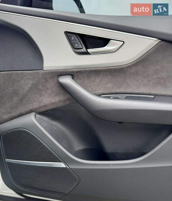 Позашляховик / Кросовер Audi Q8 2023 в Дніпрі