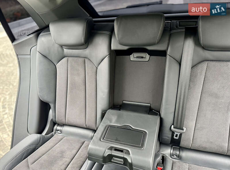 Позашляховик / Кросовер Audi Q8 2023 в Дніпрі