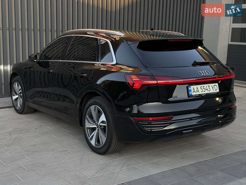 Внедорожник / Кроссовер Audi Q8 2023 в Киеве