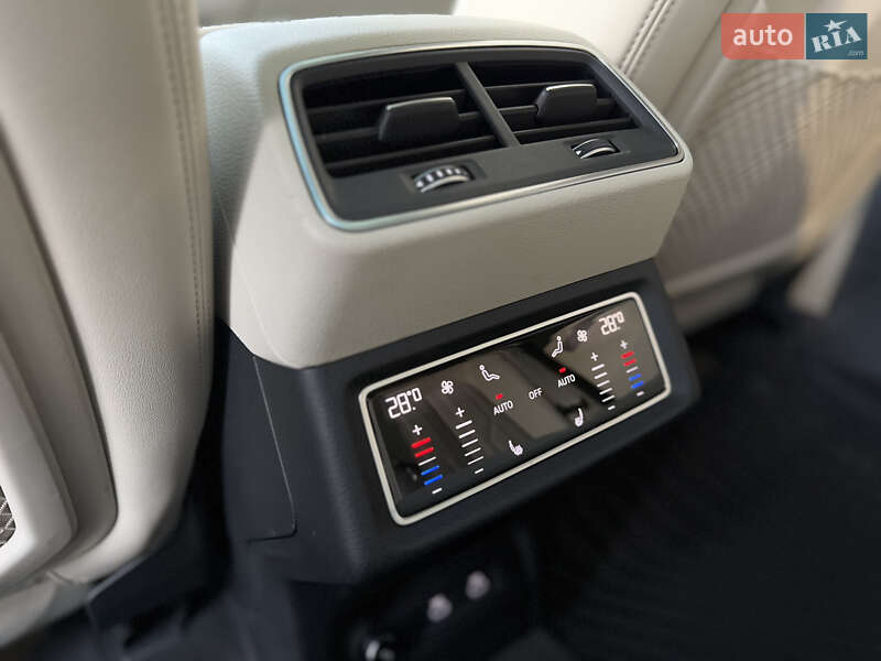 Внедорожник / Кроссовер Audi Q8 2023 в Киеве