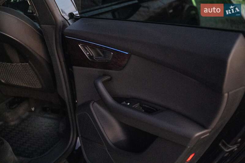 Позашляховик / Кросовер Audi Q8 2019 в Чернівцях